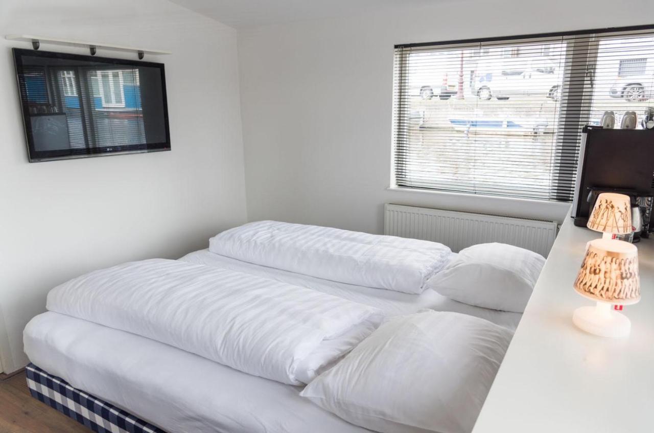 Houseboat Next To Amstel Bed & Breakfast Amsterdam Dış mekan fotoğraf