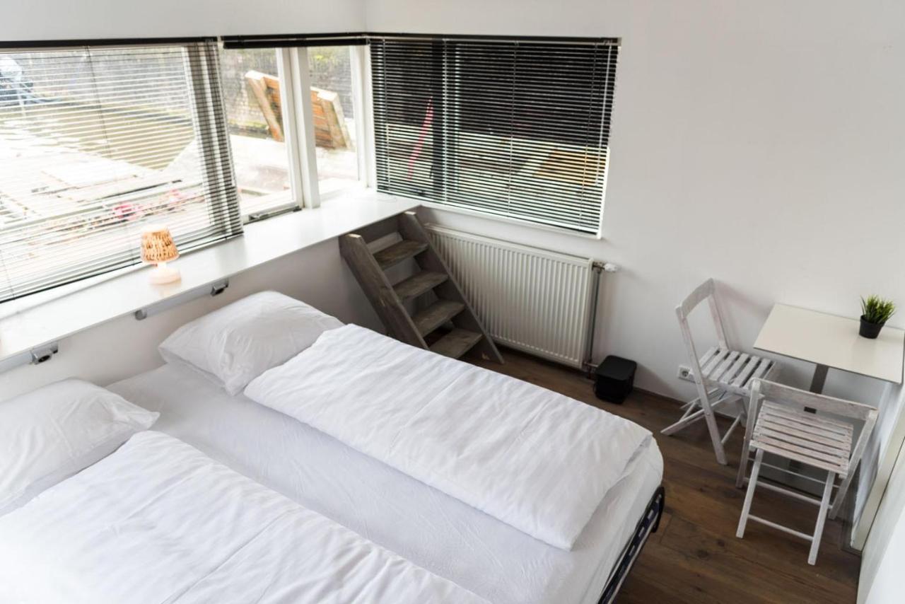 Houseboat Next To Amstel Bed & Breakfast Amsterdam Dış mekan fotoğraf